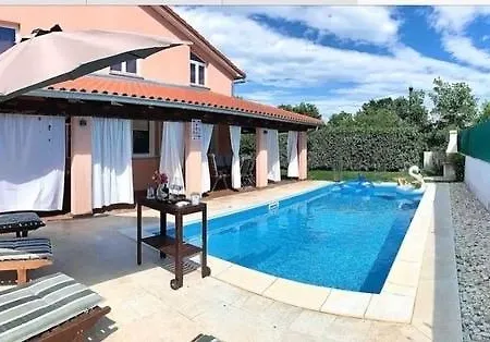 펜션 Petra Palace 로비니스코 셀로