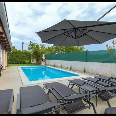 Petra Palace * Rovinjsko Selo