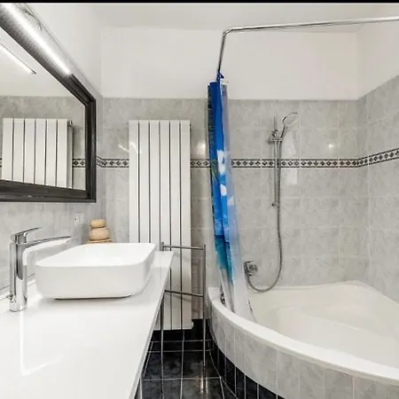 Petra Palace 펜션 로비니스코 셀로