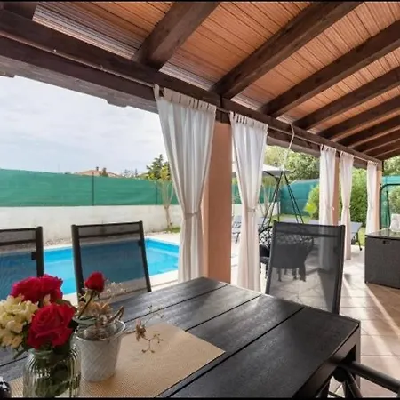 Petra Palace 펜션 로비니스코 셀로