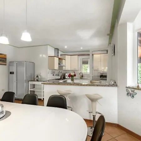 펜션 Petra Palace *