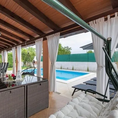 Vikendica Petra Palace *