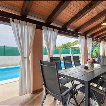 Petra Palace 펜션 *