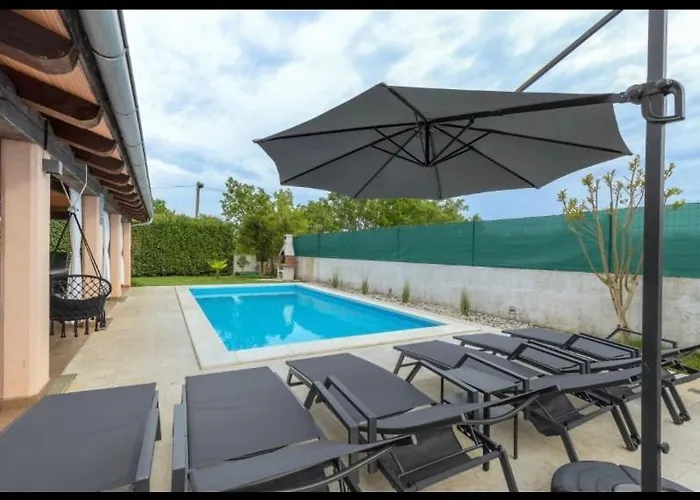 Petra Palace * Rovinjsko Selo